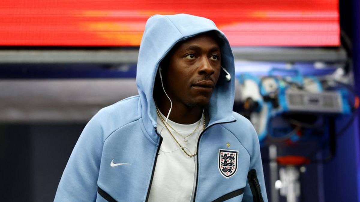 Delantero Eze prefiere ignorar críticas por desempeño de Inglaterra en último partido del Mundial
