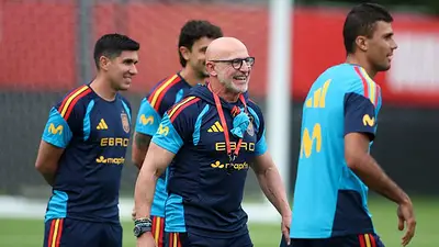 De la Fuente afirma que España debe seguir mejorando contra Uruguay en el cierre del Grupo H De la Fuente afirma que España debe seguir mejorando contra Uruguay en el cierre del Grupo H