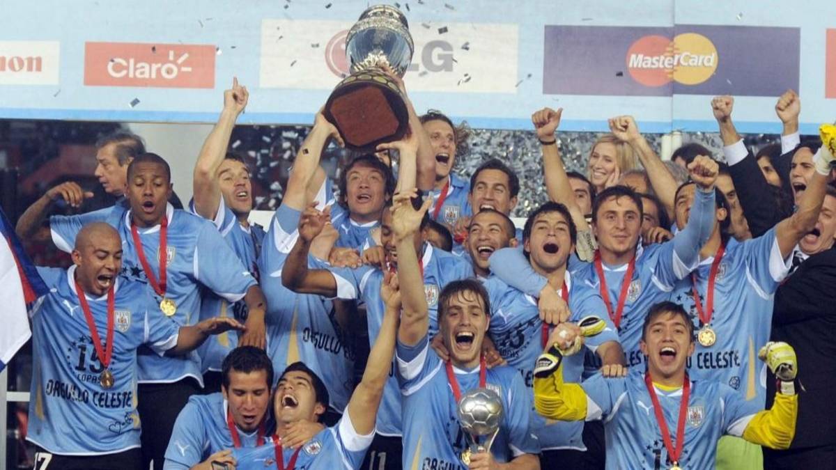 Un histórico de Uruguay rompió el silencio y bancó a Bielsa por la polémica en el Mundial 2026: "Matar o morir"