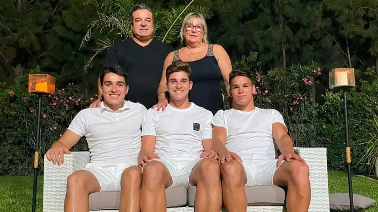 Julián Álvarez y su familia.
