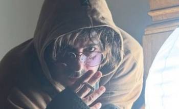 Qué hay detrás de las fotos que subió Marco Antonio Caponi caracterizado como Charly | Series