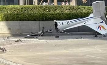 Chocó una avioneta en el edificio más alto de Beijing: confirmaron un muerto y 13 heridos | China 