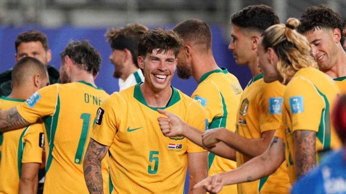Australiano Bos lidera el avance de los "Baby-roos" hacia la fase eliminatoria del Mundial