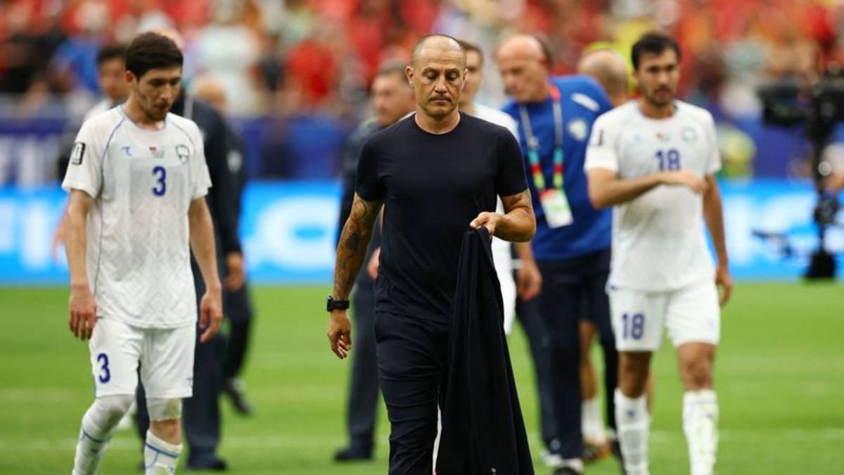 Cannavaro protege a Uzbekistán de la presión antes del decisivo partido contra el Congo