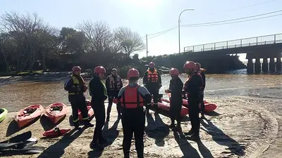Apareció muerto uno de los cinco pescadores desaparecidos en el Río de la Plata Apareció muerto uno de los cinco pescadores desaparecidos en el Río de la Plata