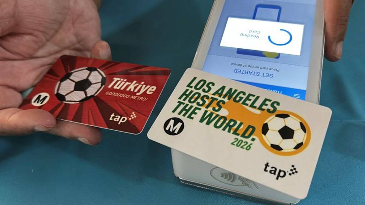 Aficionados en Los Ángeles apuestan por autobuses y trenes para llegar al estadio en el Mundial