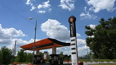 La escasez de combustible se extiende a más zonas de Rusia mientras ataques ucranianos se intensifican La escasez de combustible se extiende a más zonas de Rusia mientras ataques ucranianos se intensifican