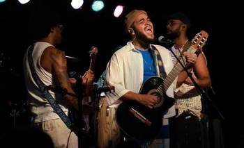Gilsons deslumbró en Buenos Aires con un show carioca en su gira mundial | Música