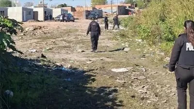 Hallan asesinada a una mujer dentro de una bolsa en Santa Fe: investigan si es el de una chica desaparecida días atrás Hallan asesinada a una mujer dentro de una bolsa en Santa Fe: investigan si es el de una chica desaparecida días atrás