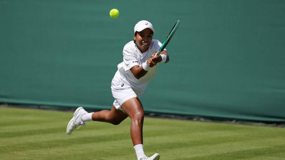 Chwalinska queda eliminada de Wimbledon tras lesionarse en punto de partido; Serena acapara focos