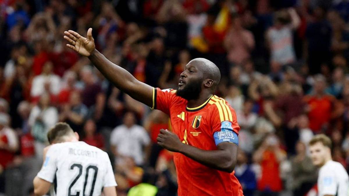 Lukaku asume con entusiasmo papel de suplente estrella de Bélgica, en Mundial que podría haberse perdido