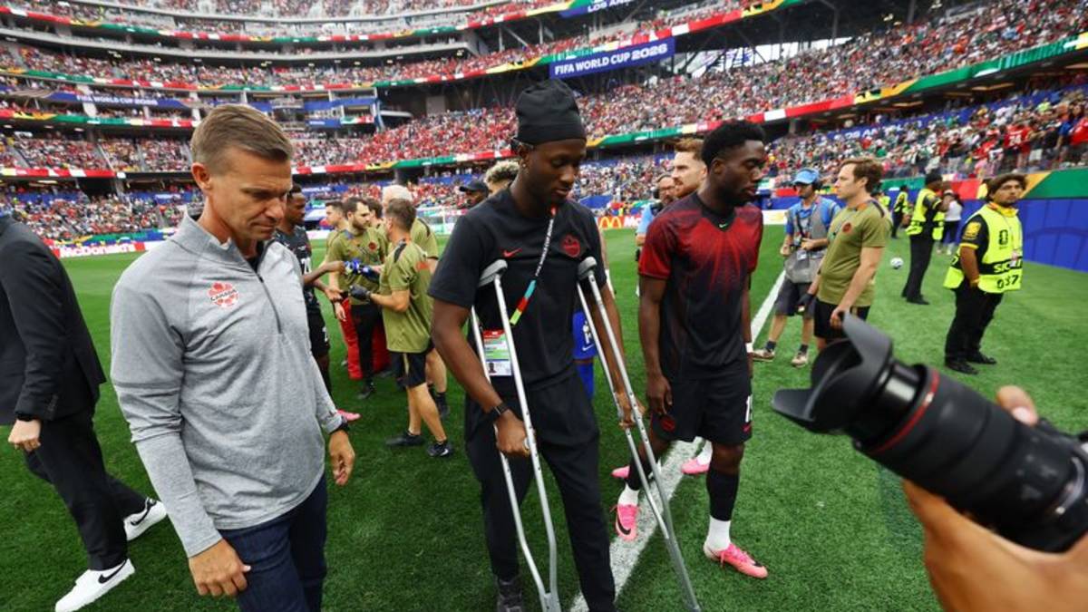 Lesionado Kone encabeza celebraciones de Canadá tras histórica clasificación a octavos final Mundial