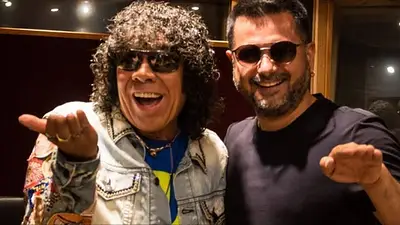 Furor con La Mona Jiménez y Jorge Rojas cantando juntos en la previa de la Selección Argentina Furor con La Mona Jiménez y Jorge Rojas cantando juntos en la previa de la Selección Argentina