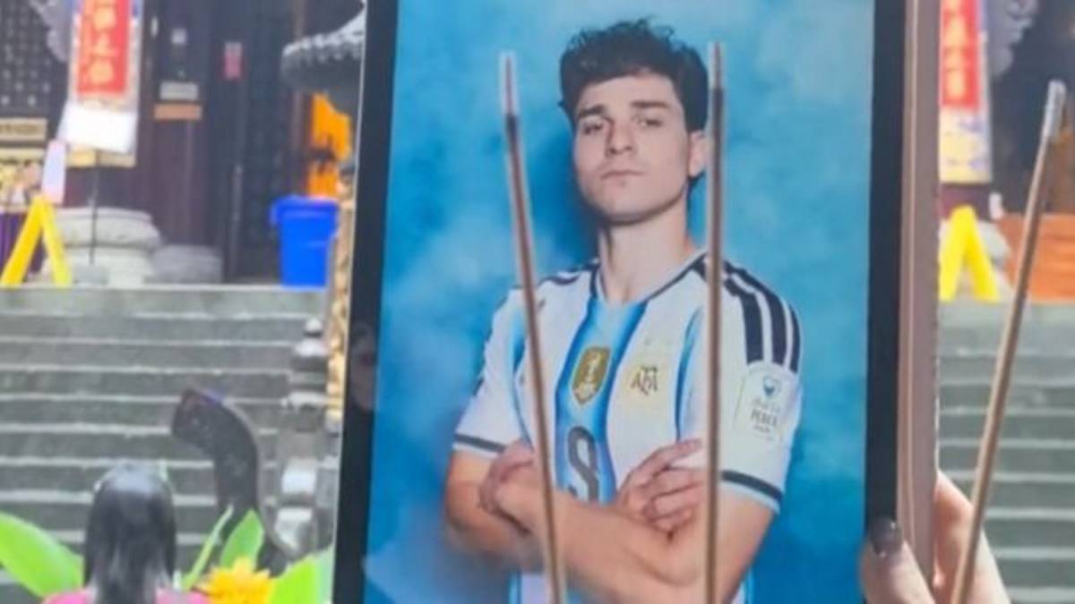 Un brujo quiere hechizar a la Selección Argentina y desde un templo de China contraatacaron