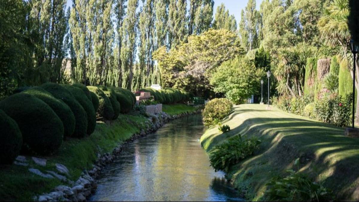 Es como caminar por la campiña inglesa, pero queda en Argentina: el pueblo patagónico que parece detenido en el tiempo