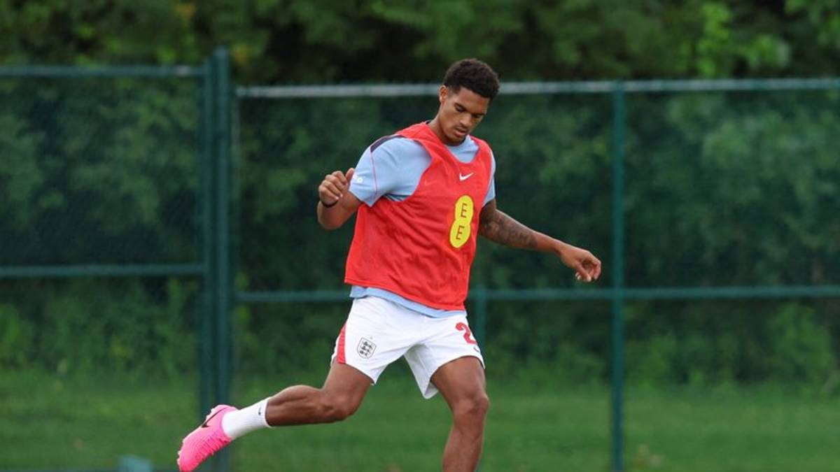 Quansah y James, fuera de entrenamiento Inglaterra antes de partido de dieciseisavos final del Mundial