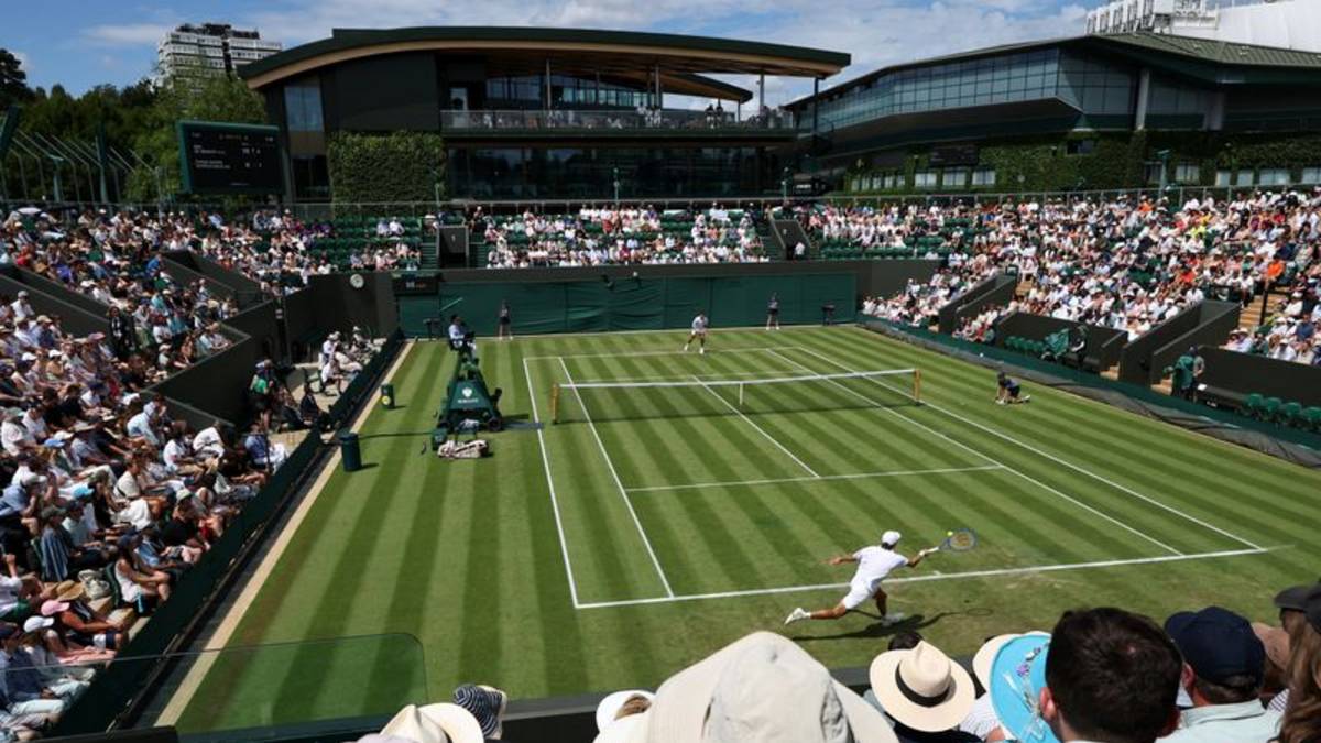Británicos "adoptan" a De Miñaur, que se impone sin problemas al argentino Burruchaga en Wimbledon