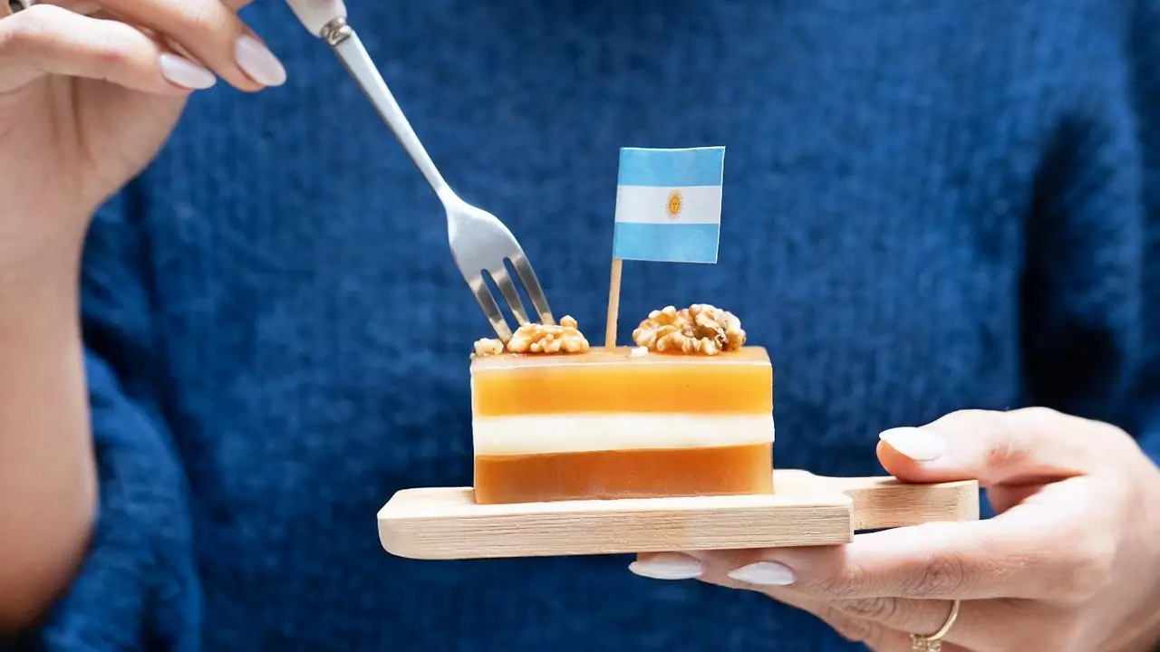 Postre con bandera argentina