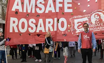 Docentes sufren una pérdida salarial del 30% y le exigen a Pullaro reabrir paritarias | Ajuste