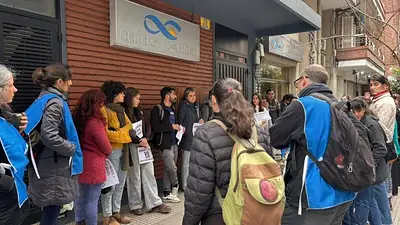Máxima tensión: con golpes y empujones, la Policía no permitió avanzar una protesta de trabajadores del Conicet Máxima tensión: con golpes y empujones, la Policía no permitió avanzar una protesta de trabajadores del Conicet