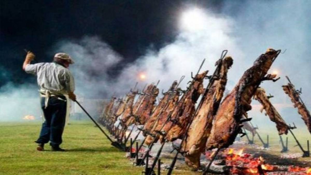 Celebra la Fiesta Provincial del Cerdo a la Estaca y es ideal para una escapada: el pintoresco pueblo para conocer