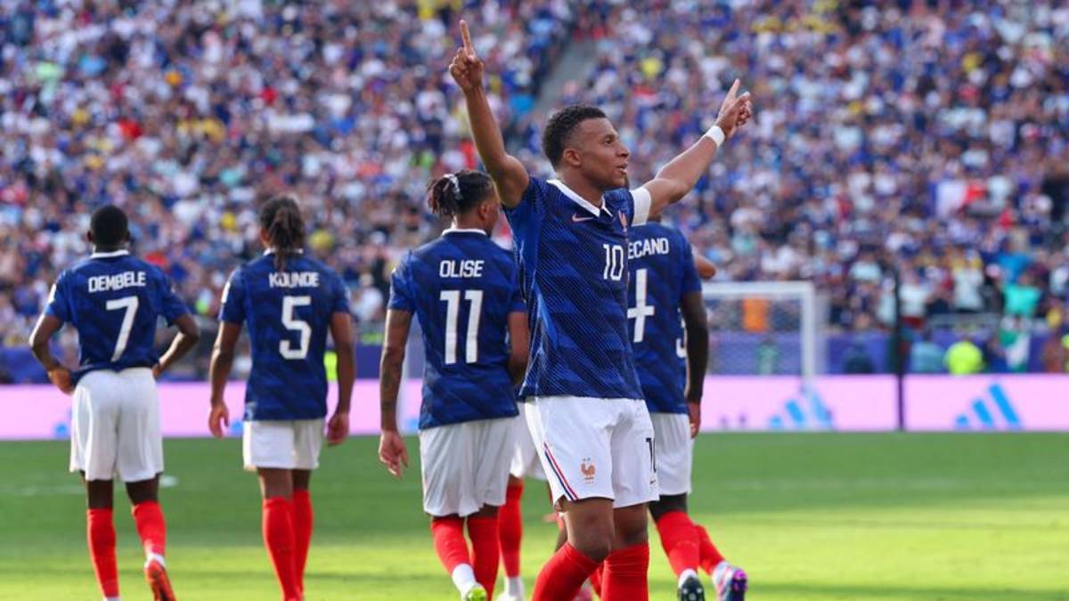 Mbappé marca un doblete y Francia se mete en octavos de final con cómodo triunfo 3-0 sobre Suecia