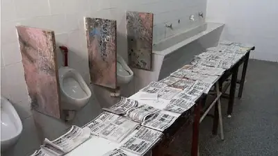 Insólito: cuarto oscuro en un baño de Corrientes Insólito: cuarto oscuro en un baño de Corrientes