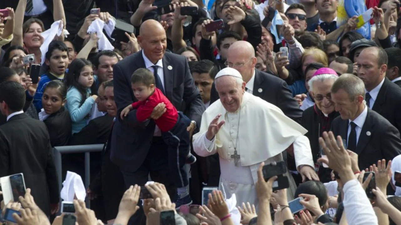 El Papa Francisco en Paraguay: "Primereen en el amor"