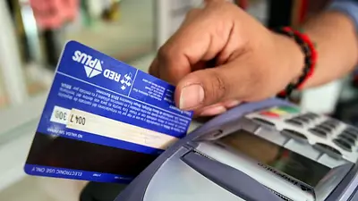 Es constitucional la obligatoriedad de aceptar el pago con tarjetas de débito Es constitucional la obligatoriedad de aceptar el pago con tarjetas de débito
