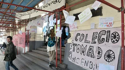 ¿Por qué estamos en guerra alumnos y docentes? ¿Por qué estamos en guerra alumnos y docentes?