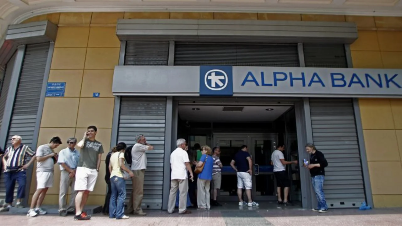 El corralito en Grecia entró en su día 17 y vuelve a extenderse