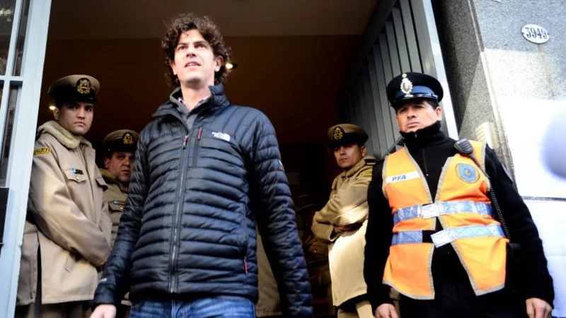 A contrareloj, Lousteau acude a la Justicia para cambiar las boletas