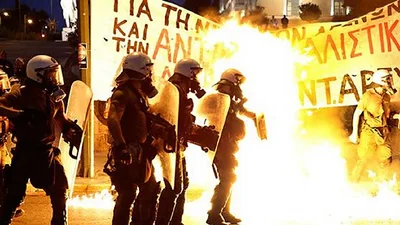 Mientras el FMI exige un alivio para Grecia, hay incidentes en Atenas Mientras el FMI exige un alivio para Grecia, hay incidentes en Atenas