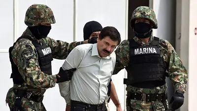 Dos personas ayudaron a escapar de la cárcel al Chapo Guzmán Dos personas ayudaron a escapar de la cárcel al Chapo Guzmán