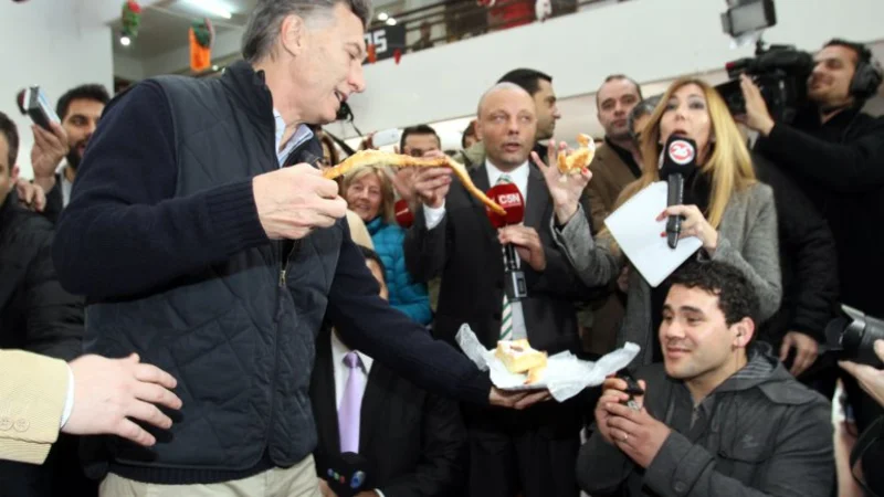 La plegaria del hijo de Lousteau y las facturas de Macri, las perlas del balotaje porteño