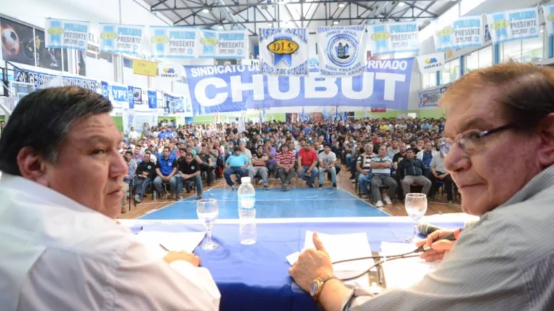 Petroleros acordaron un 27,8% de aumento, y que no haya despidos