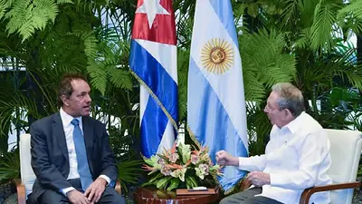 En Cuba, Scioli fue recibido por Raúl Castro En Cuba, Scioli fue recibido por Raúl Castro