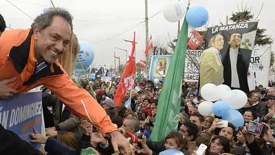 Encuesta: Scioli suma más puntos que Macri, Carrió y Sanz juntos Encuesta: Scioli suma más puntos que Macri, Carrió y Sanz juntos