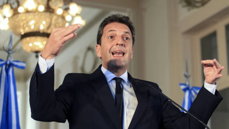 Massa; "Scioli tiene la tobillera electrónica con Zannini"