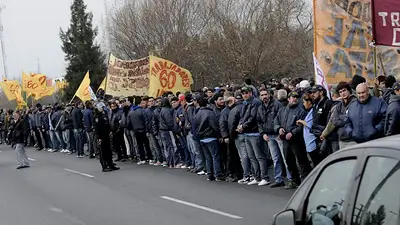Choferes de la línea 60 lliberaron la Panamericana Choferes de la línea 60 lliberaron la Panamericana