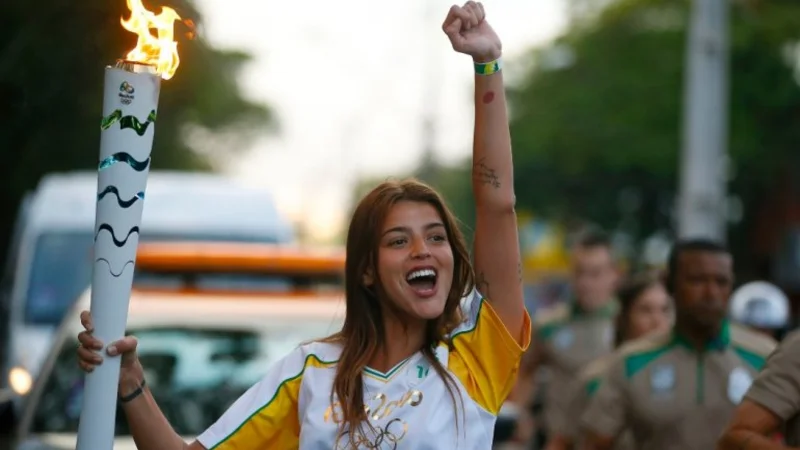 Calu Rivero llevó la antorcha olímpica y los deportistas estallaron