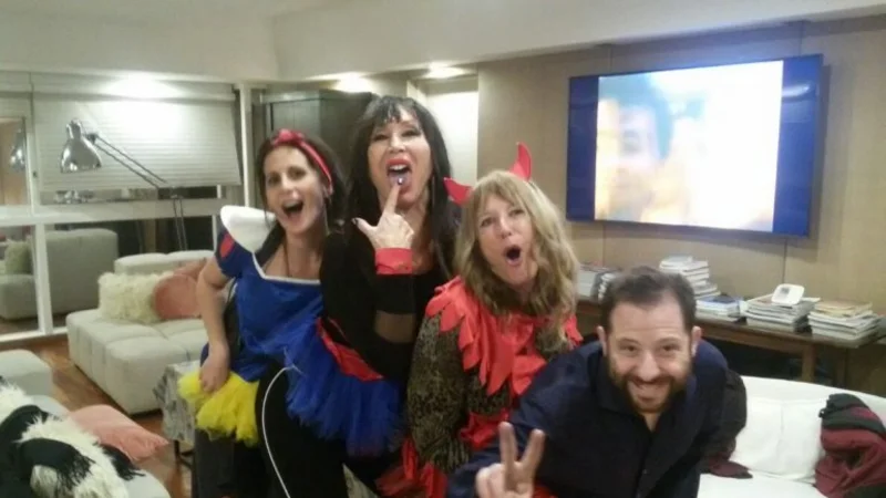 Las insólitas fotos de la fiesta de Moria Casán con José Ottavis