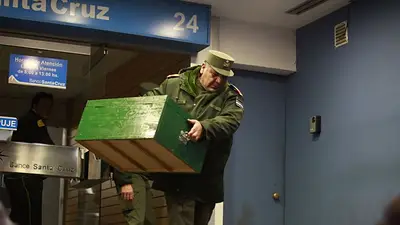 El Banco de Santa Cruz desmintió a Stolbizer: la familia Kirchner no tiene cajas de seguridad El Banco de Santa Cruz desmintió a Stolbizer: la familia Kirchner no tiene cajas de seguridad