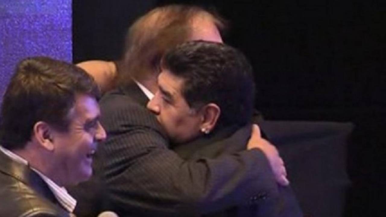 El emotivo reencuentro de Maradona y Bilardo: se reconciliaron