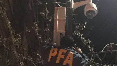 Tras la denuncia de Cristina, la Policía retiró las cámaras de vigilancia de su casa Tras la denuncia de Cristina, la Policía retiró las cámaras de vigilancia de su casa