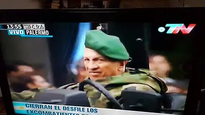 Cambiamos: Aldo Rico fue homenajeado en el desfile por el Bicentenario Cambiamos: Aldo Rico fue homenajeado en el desfile por el Bicentenario