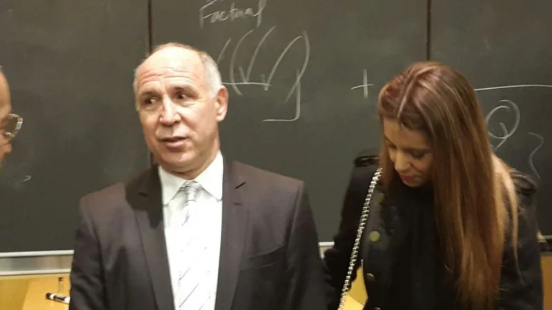 Mientras define si avala el tarifazo, Lorenzetti se casa con una mujer 26 años menor que él