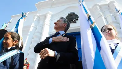 Tras las críticas por su "cansancio", Macri dio marcha atrás y se sumó al cierre de los festejos por el Bicentenario Tras las críticas por su "cansancio", Macri dio marcha atrás y se sumó al cierre de los festejos por el Bicentenario