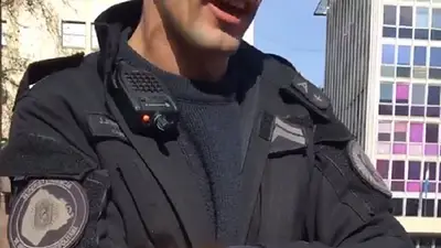 VIDEO: El momento en que un policía echa a manifestantes por orden del Gobierno VIDEO: El momento en que un policía echa a manifestantes por orden del Gobierno