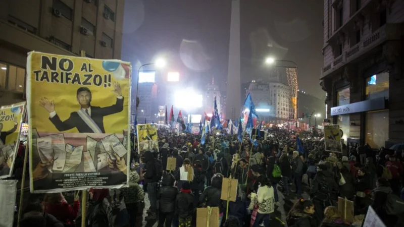 Crónica del cacerolazo: retrato de una clase media empobrecida